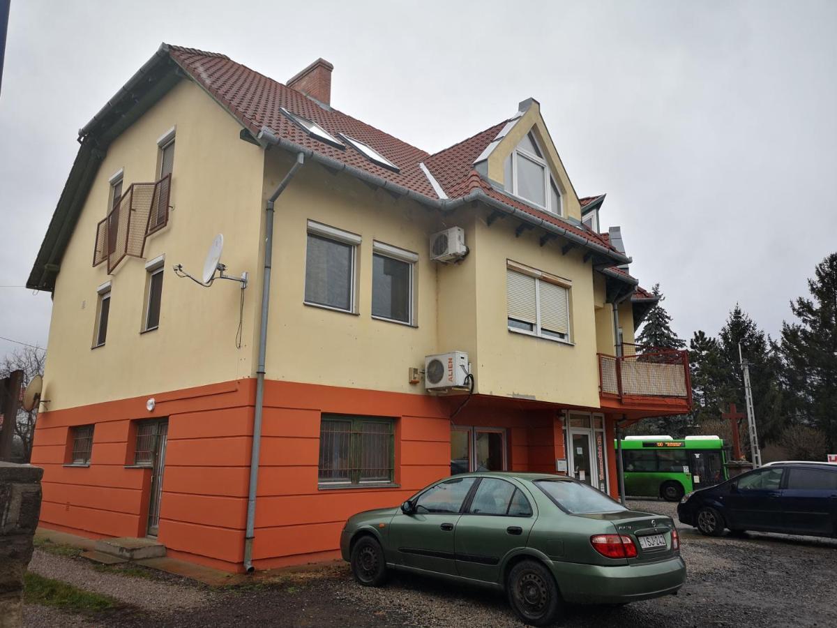 Berik Apartman 佩奇 外观 照片